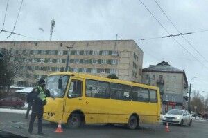 У Луцьку маршрутка потрапила в ДТП (Фото)