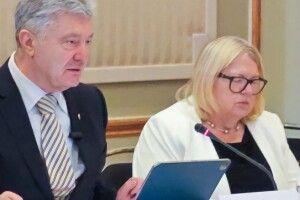 Порошенко попередив європейців, що путін перемагає їх в інформаційній війні