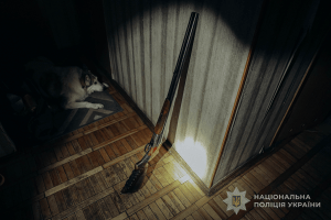 «Я рятував дитину»: у Луцьку поліцейський прикрив собою жінку з сином від пострілу 