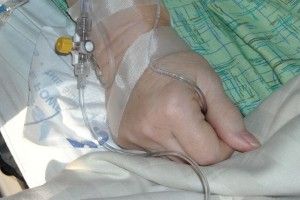 У Польщі бізнесмен вивіз на вулицю свою працівницю-українку, у якої стався інсульт