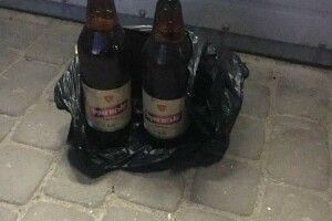 Глупої ночі «муніципали» «затарилися» пивом на Київському майдані 