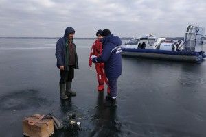 На Світязі бійці ДСНС серйозно попередили тамтешніх «пінгвінів» (фото)