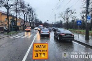 У Луцьку на переході автівка збила пенсіонерку