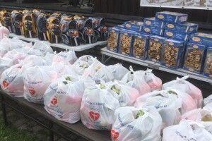 150 луцьких першачків, у рамках благодійної акції, отримали рюкзаки до Дня знань