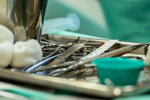 Лікарка випадково ампутувала пацієнту здорову ногу