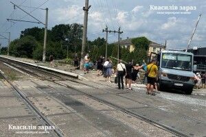 На Рівненщині потяг протаранив маршрутку з пасажирами