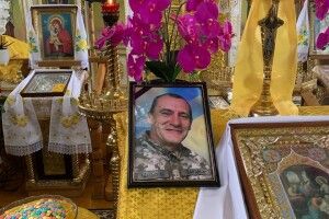 На Волині попрощались із загиблим воїном, батьком трьох доньок Сергієм Бардасем