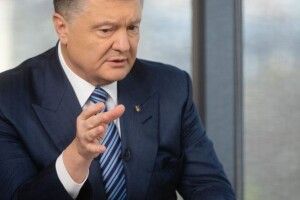 Порошенко: попри жорстку конкуренцію у світі, ми закупили 100 тисяч захисних костюмів для медиків