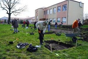 Тільки зняли перший шар – і одразу знахідка: у Володимирі на місці майбутнього будівництва працюють археологи
