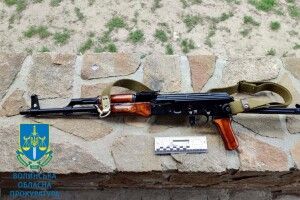 На Волині судитимуть трьох членів злочинної групи, яка торгувала зброєю (Фото)