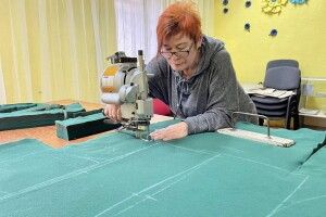 У місті на Волині шукають швачок для пошиття військового одягу