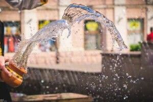 У поливаний понеділок владика Михаїл освятив водою держустанови Луцька