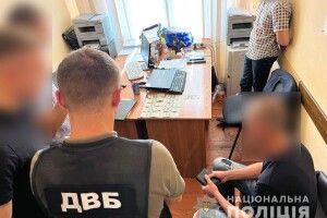 Рівнянин за хабар хотів повернути два вилучених буси