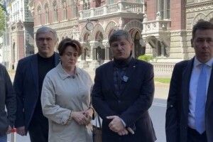 Вперше в історії Нацбанк своїм незаконним рішенням щодо Порошенка завдає шкоди банківській системі України