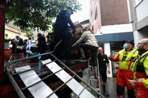 У Нідерландах повінь прорвала дамбу, людей масово евакуюють