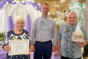 У місті на Волині станцювали вальс пари, які понад 50 років уже в парі