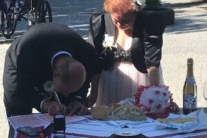 У Луцькому геріатричному пансіонаті побралася закохана пара (Відео, фото)