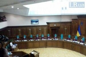 Президент переконував Конституційний Суд ухвалити рішення, за яке «не буде соромно»