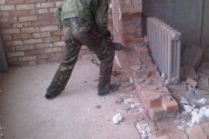Волинянин заявив у поліцію, що хтось розбирає його обійстя