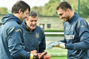 Шовковський упевнений, що Бущан йому «свиню не підкладе», але рукавички в Пятова вже позичив (Відео)
