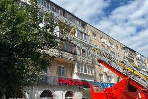У Рівному посеред дня горіла квартира у багатоповерхівці (Фото)