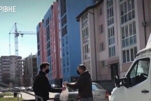 Пенсіонерам під двері: у Рівному хлібзавод запровадив адресну доставку