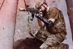 Замість руки – титановий протез: цікаві факти про Іллю Самойленка з «Азова»