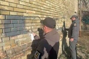 У Луцьку муніципали зафарбували майже 40 написів реклами наркотиків (Відео)