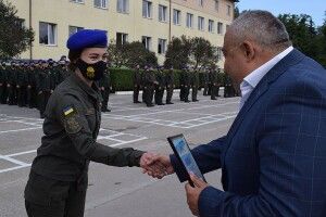 У Луцьку військовослужбовцям вручили нагороди і привітали з Днем Прапора та Незалежності України (Фото)