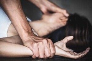 Благала про допомогу:  26-річного чоловіка підозрюють у зґвалтуванні 21-річної дівчини