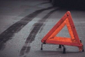На Волині водій, здійснюючи обгін, кілька разів перевернувся автівкою: його судили