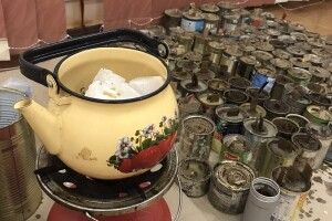 Волинська громада показала неймовірні фото, як готувала тисячу окопних свічок (Фото)