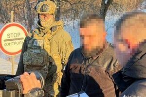 Посадовець митного поста брав по 100 доларів за кожен незаконно ввезений iPhone