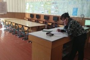 У селі Озеро на Ківерцівщині батьки не пустили дітей до школи через директорку