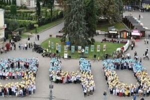 День Луцька: люди у вишиванках склали число 940!