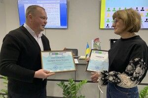 Одна з шести на всю Україну: у громаді на Волині привітали зіркову вчительку