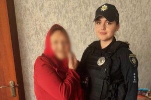 На Волині небайдужі перехожі та поліцейські допомогли пенсіонерці