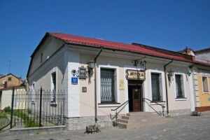 В. о. мера Луцька не подобається, що історична площа міста перетворилась на «стоянку» (Відео)