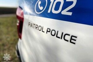 На Волині патрульні роти ТОР виявили у жінки ймовірну наркотичну речовину