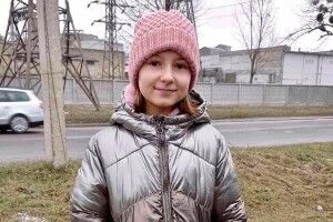 У Здолбунові на Рівненщині дівчинка пожертвувала притулку для тварин наколядовані 200 гривень