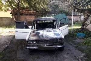 На Рівненщині згоріли старенькі «Жигулі»