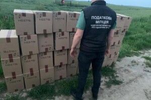 Волинські податківці затримали бус із контрабандними цигарками на 2,5 мільйона гривень