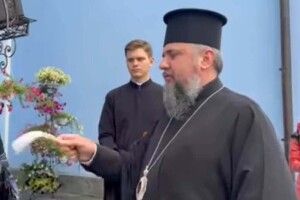 Епіфаній посвятив Євангеліє для храму села на Локачинщині 
