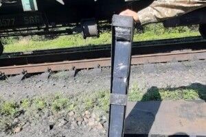 Винахідливі контрабандисти намагались переправити до Польщі цигарки у вагоні з рудою (фото)