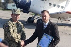 Волонтер подарував літак морській авіаційній бригаді