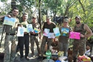 Бійці на передовій отримали благодійну допомогу та малюнки дітей з Ковеля (Фото)