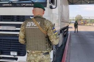 Велику партію білоруського тютюну знову виявили на кордоні