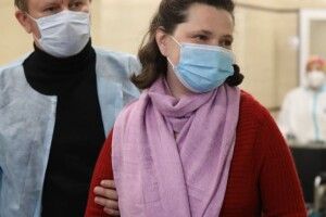 Лікарі врятували багатодітну матір, яка через коронавірус мала на 90% уражені легені