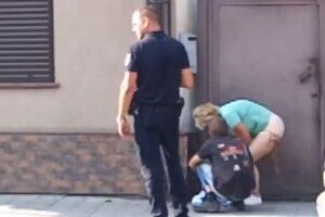 Парочка вирішила зайнятись сексом просто на вулиці (Відео 18+)