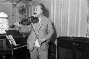 Скрипку Ейнштейна продали в Нью-Йорку за 500 тисяч доларів